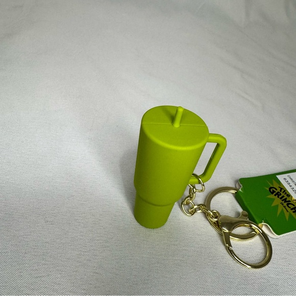 Bioworld Grinch Tumbler Keychain - Picture 3 of 4